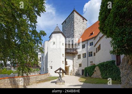Prunn Castle, castle courtyard, hilltop castle, first mentioned in 1037, stands on the Main-Danube Canal, Schlossprunn, part of the town of Stock Photo