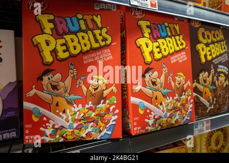 Products in a D'Agostino Grocery Store in New York City, United States  2022 Stock Photo