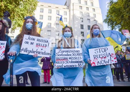 London, England, UK. 1st Oct, 2022. London, UK. 1st October 2022. Demonstrators gathered outside Downing Street in solidarity with Ukraine, with several women standing next to ''mass graves'' of victims of atrocities committed by Russian forces in Izium. Credit: Vuk Valcic/Alamy Live News (Credit Image: © Vuk Valcic/ZUMA Press Wire) Stock Photo
