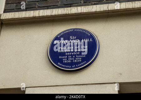 London, UK. 1st October, 2022. A blue plaque pays tribute to pioneer of the modern postal service Sir Rowland Hill. Credit: Mark Kerrison/Alamy Live News Stock Photo