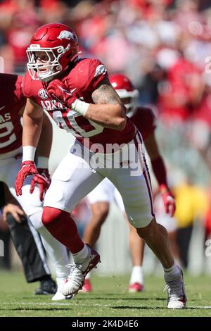 Arkansas defensive end Landon Jackson (40) tackles Texas A&M running ...