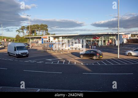 Castle Douglas, Dumfries & Galloway, Scotland, September 24th 2022, Shoppers may use the large supermarket at the edge of town. Stock Photo