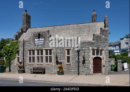 Criccieth, UK- July 13, 2022: Sipce Bank restaurant on High street in the village of Criccieth in North Wales Stock Photo