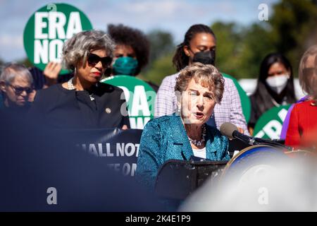 Washington, United States. 28th Sep, 2022. Representative Jan Schakowsky (D-IL) speaks at a press conference on a lawsuit to force the National Archivist to publish the Equal Rights Amendment as the 28th Amendment to the US Constitution. Oral arguments in the case, Illinois v. Ferriero, were heard September 28, 2022, at the US Court of Appeals in Washington, DC. Amendments do not formally become part of the Constitution until they are published, and the ERA has met all requirements for publication. (Photo by Allison Bailey/SOPA Images/Sipa USA) Credit: Sipa USA/Alamy Live News Stock Photo