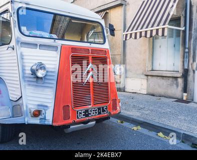 Loriol sur Drome, France -  17 September , 2022: Front of an old white and red Citroen van type H on the street. Classic car exhibition in Loriol sur Stock Photo