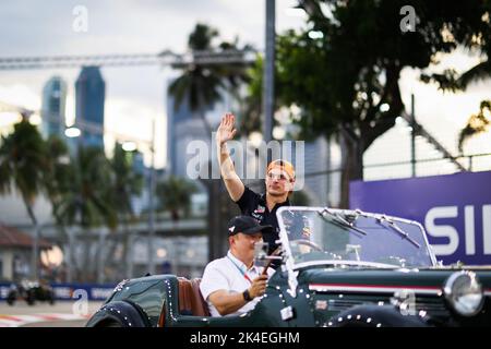 Singapore. 02nd Oct, 2022. VERSTAPPEN Max (ned), Red Bull Racing RB18, portrait during the Formula 1 Singapore Airlines Singapore Grand Prix 2022, 17th round of the 2022 FIA Formula One World Championship from September 30 to October 02, 2022 on the Marina Bay Street Circuit, in Singapore - Photo: Antonin Vincent / Dppi/DPPI/LiveMedia Credit: Independent Photo Agency/Alamy Live News Stock Photo