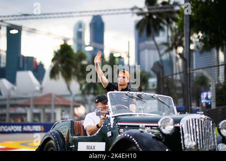 Singapore. 02nd Oct, 2022. VERSTAPPEN Max (ned), Red Bull Racing RB18, portrait during the Formula 1 Singapore Airlines Singapore Grand Prix 2022, 17th round of the 2022 FIA Formula One World Championship from September 30 to October 02, 2022 on the Marina Bay Street Circuit, in Singapore - Photo: Antonin Vincent / Dppi/DPPI/LiveMedia Credit: Independent Photo Agency/Alamy Live News Stock Photo