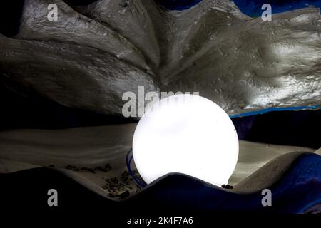 A demo of a big pearl in the shell at Mallapuram India Seashell Museum, Chennai Stock Photo