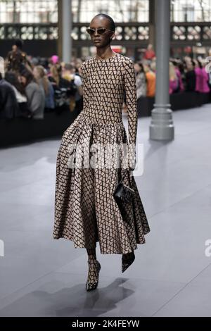 Paris, France. 02nd Oct, 2022. A model takes to the catwalk during Valentino's show as part of the Spring/Summer 2023 Fashion Week presentations in Paris, France, on Sunday, October 2, 2022. Photo by Eco Clement/UPI Credit: UPI/Alamy Live News Stock Photo