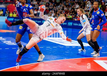 Nancy, France. 02nd Oct, 2022. Handball, women: International match France - Germany. Meike Schmelzer of Germany in action. Credit: Marco Wolf/dpa/Alamy Live News Stock Photo