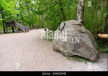 Hamburg, Germany. 07th May, 2022. A stone with the inscription 'Wildgehege Klövensteen' at the entrance to the site. Credit: Jonas Walzberg/dpa/Alamy Live News Stock Photo