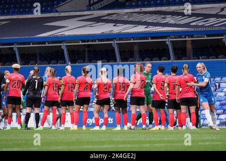 Birmingham,UK. 2nd October, 2022. Birmingham, UK. 02nd Oct, 2022. Birmingham, England, October 2nd 2022: Teams line up for kick off during the FA Womens Continental League Cup game between Birmingham City and Brighton and Hove Albion at St Andrews Stadium in Birmingham, England (Natalie Mincher/SPP) Credit: SPP Sport Press Photo. /Alamy Live News Stock Photo