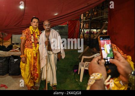 New Delhi, Delhi, India. 2nd Oct, 2022. A man dressed as Mahatma Gandhi on the occasion of of his birth anniversary, clicks picture with an actor dressed as Hindu Deity Rama in the backstage for Ramlila, an act which shows life of the Hindu Deity Rama ahead of the Dusshera festival in New Delhi. (Credit Image: © Kabir Jhangiani/ZUMA Press Wire) Stock Photo