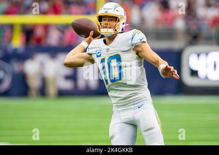 Las Vegas, Nevada, USA. 4th Feb, 2022. Los Angeles Chargers quarterback  Justin Herbert (10) during the AFC Pro Bowl Practice at Las Vegas Ballpark  in Las Vegas, Nevada. Darren Lee/CSM/Alamy Live News