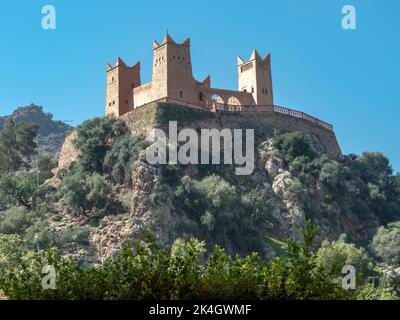 Sand coloured brick castle high up on a hill with a clear blue sky Stock Photo