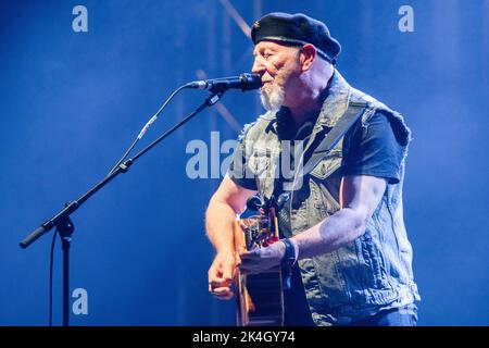 Green Man Festival 2019 – a popular music festival in Wales, UK. Photo credit: Rob Watkins. Pictured: Folk legend Richard Thompson Stock Photo