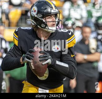 Pittsburgh Steelers quarterback Kenny Pickett (8) runs to the right during the fourth quarter of the New York Jets 24-20 win at Acrisure Stadium on Sunday, October 2, 2022 in Pittsburgh  Photo by Archie Carpenter/UPI Stock Photo