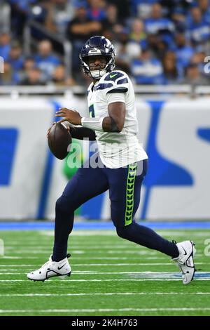 DETROIT, MI - OCTOBER 02: Seattle Seahawks QB Geno Smith (7) the game between Seattle Seahawks and Detroit Lions on October 2, 2022 at Ford Field in Detroit, MI (Photo by Allan Dranberg/CSM) Credit: Cal Sport Media/Alamy Live News Stock Photo