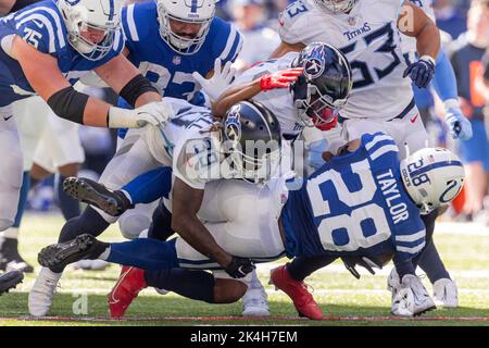 Indianapolis, Indiana, USA. 2nd Oct, 2022. Tennessee Titans punter Ryan  Stonehouse (4) punts the ball during the game between the Tennessee Titans  and the Indianapolis Colts at Lucas Oil Stadium, Indianapolis, Indiana. (