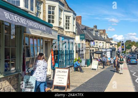 Shops and The Mermaid in Burford Pub, High Street, Burford, Oxfordshire, England, United Kingdom Stock Photo