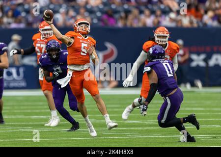Sam Houston State Bearkats quarterback Keegan Shoemaker (5) passes downfield as Stephen F. Austin Lumberjacks defensive end BJ Thompson (3) and safety Stock Photo