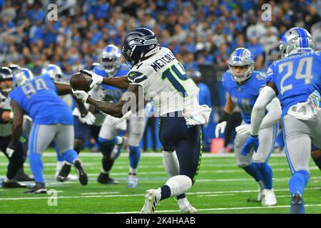 DETROIT, MI - OCTOBER 02: Seattle Seahawks WR DK Metcalf (14) reaches back to make a catch during the game between Seattle Seahawks and Detroit Lions on October 2, 2022 at Ford Field in Detroit, MI (Photo by Allan Dranberg/CSM) Credit: Cal Sport Media/Alamy Live News Stock Photo