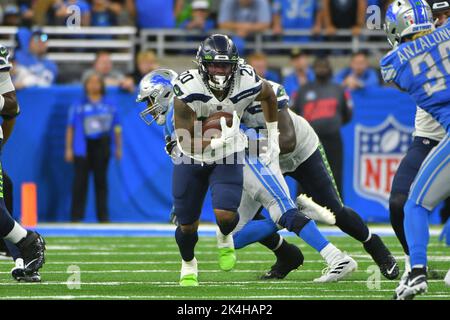 DETROIT, MI - OCTOBER 02: Seattle Seahawks RB Rashaad Penny (20) runs off tackle during the game between Seattle Seahawks and Detroit Lions on October 2, 2022 at Ford Field in Detroit, MI (Photo by Allan Dranberg/CSM) Credit: Cal Sport Media/Alamy Live News Stock Photo