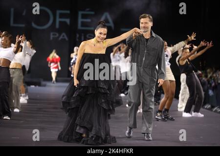 Nukaka Coster-Waldau and Nikolaj Coster-Waldau walks the runway for the L’Oreal Womenswear Spring/Summer 2023 show as part of Paris Fashion Week in Paris, France on October 02, 2022. Photo by Jerome Domine/ABACAPRESS.COM Stock Photo