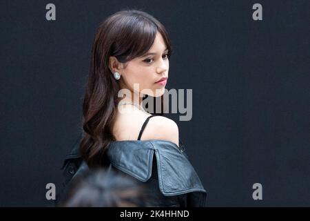 Jenna Ortega attends the Valentino show during Paris Fashion Week in Paris,  France on October 2, 2022. Photo by Julien  Reynaud/APS-Medias/ABACAPRESS.COM Stock Photo - Alamy