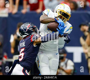 Houston, United States. 02nd Oct, 2022. Los Angeles Chargers guard Zion  Johnson (77) and Los Angeles Chargers tight end Gerald Everett (7)  celebrate Los Angeles Chargers running back Austin EkelerÕs (30) touchdown