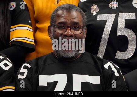 Miami, USA. 01st Feb, 2020. Retired Pittsburgh Steelers tackle Mean Joe  Greene arrives with a guest on the red carpet at the Adrienne Arsht Center for  the NFL Honors during Super Bowl