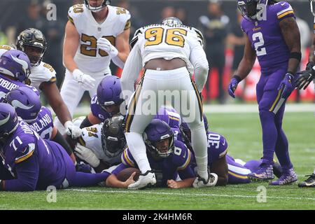 London, UK. 2nd October 2022; Tottenham Hotspur Stadium. Tottenham, London, England; NFL UK football, Minnesota Vikings versus The New Orleans Saints: Minnesota Vikings quarterback Kirk Cousins Credit: Action Plus Sports Images/Alamy Live News Stock Photo