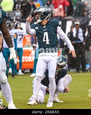 Philadelphia Eagles place kicker Jake Elliott (4) against the Jacksonville  Jaguars during an NFL football game, Sunday, Oct. 2, 2022, in Philadelphia.  The Eagles defeated the Jaguars 29-21. (AP Photo/Rich Schultz Stock Photo -  Alamy