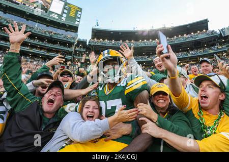 Green Bay, WI, USA. 30th Sep, 2018. Green Bay Packers tight end Jimmy Graham  #80 celebrates his first touchdown as a Packer with a Lambeau Leap during  the NFL Football game between