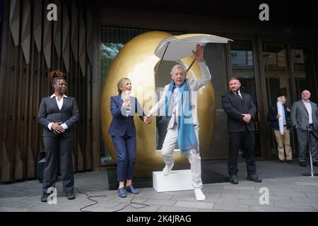 Actor Sir Ian McKellen outside the Londoner Hotel, in Leicester Square, London, for the announcement of a UK tour of the pantomime Mother Goose. The production will star Sir Ian as Mother Goose, with comedians John Bishop and Mel Giedroyc, and will open at the Theatre Royal Brighton on December 3, before a season in the West End at the Duke of York's Theatre, followed by a UK tour. Picture date: Monday October 3, 2022. Stock Photo