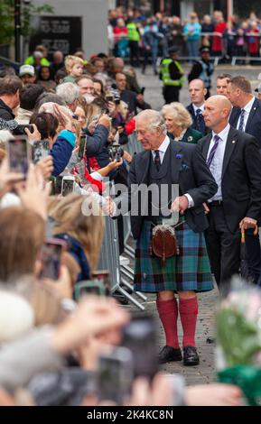 Dunfermline, Fife, Scotland 03 October 2022. King Charles and Queen Consort greet crowds on visit to Dunfermline © Richard Newton / Alamy Live News Stock Photo