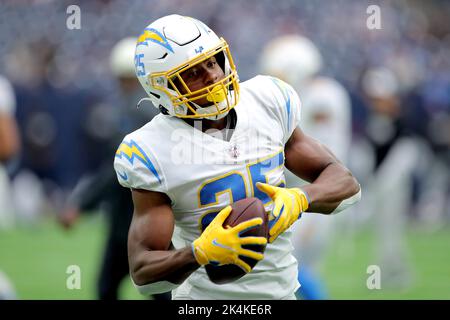 Houston, Texas, USA. 2nd Oct, 2022. Los Angeles Chargers running back Joshua Kelley (25) warms up prior to the game between the Houston Texans and the Los Angeles Chargers at NRG Stadium in Houston, TX on October 2, 2022. (Credit Image: © Erik Williams/ZUMA Press Wire) Stock Photo