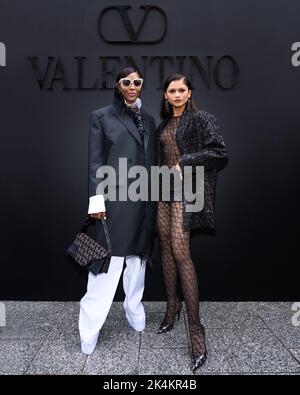 Zendaya chamou atenção na Semana de Moda em Paris, no desfile da Valentino  no último domingo (2) - Purebreak