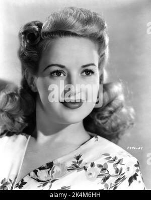 BETTY GRABLE 1940 Portrait publicity for TIN PAN ALLEY director WALTER LANG Twentieth Century Fox Stock Photo