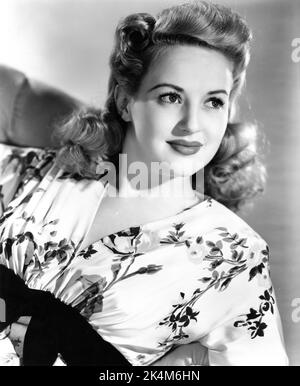 BETTY GRABLE 1940 Portrait publicity for TIN PAN ALLEY director WALTER LANG Twentieth Century Fox Stock Photo