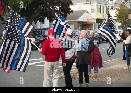 AMERICA BACKS THE BLUE - STANDOUT   United Cape Patriots. Hyannis, Massachusetts on Cape Cod Stock Photo