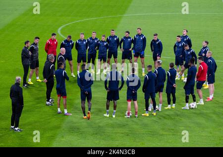 Munich, Germany. 03rd Oct, 2022. Soccer: Champions League, Bayern Munich - Viktoria Plzen, Group stage, Group C, Matchday 3. Final training of Viktoria Plzen at the Allianz Arena. The players of Pilsen in action. Credit: Sven Hoppe/dpa/Alamy Live News Stock Photo