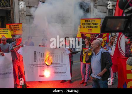 Rome 04/10/2022,  , USB mobilization against the high cost of living and the increase in gas and electricity bills. In the photo, the demonstrators burn the bills under the headquarters of Cassa Depositi e Prestiti Stock Photo