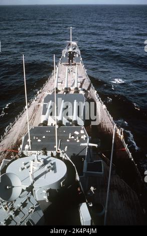 A view of the bow section of the battleship USS New Jersey (BB 62), including the Nos. 1 and 2 Mark 7 16-inch/50-caliber gun turrets, as seen from the bridge - February 1985 Stock Photo