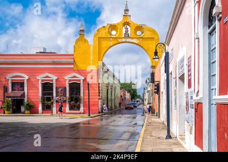 Street scene with old colonial architecture in the mexican city of Merida Stock Photo