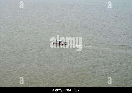 Tugboat sailing in the sea. Tugboat making maneuvers at Tanjung Perak port area on August 2022 Stock Photo