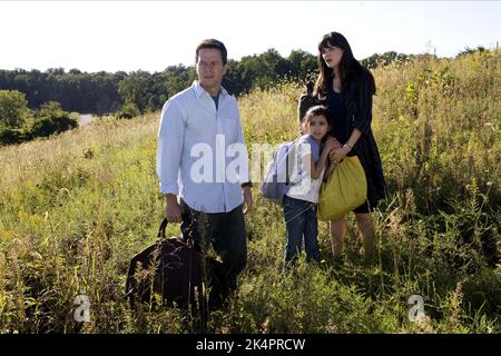 WAHLBERG,SANCHEZ,DESCHANEL, THE HAPPENING, 2008 Stock Photo