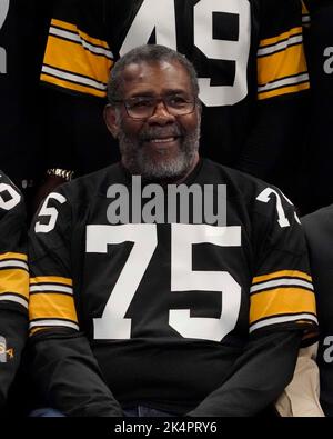 Miami, USA. 01st Feb, 2020. Retired Pittsburgh Steelers tackle Mean Joe  Greene arrives with a guest on the red carpet at the Adrienne Arsht Center for  the NFL Honors during Super Bowl