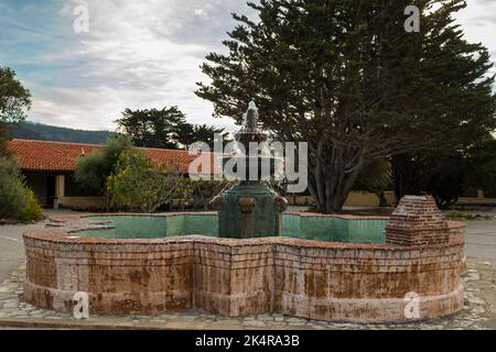 Fountain in courtyard, The Carmel Mission Basilica, the mission of San Carlos Borromeo, founded in 1770 by Junipero Serra, Carmel-by-the-Sea, Californ Stock Photo