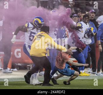 Linebacker (45) Bobby Wagner of the Los Angeles Rams against the Dallas  Cowboys in an NFL football game, Sunday, Oct. 9, 2022, in Inglewood, Calif.  Cowboys won 22-10. (AP Photo/Jeff Lewis Stock Photo - Alamy